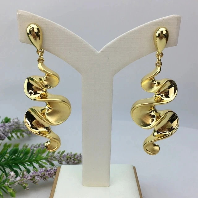 Gold Earing  image